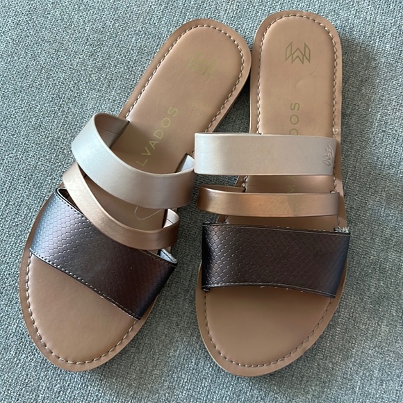 Brand new Malvados Slides - Picture 1 of 3
